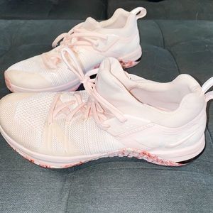 women’s nike tennis shoes